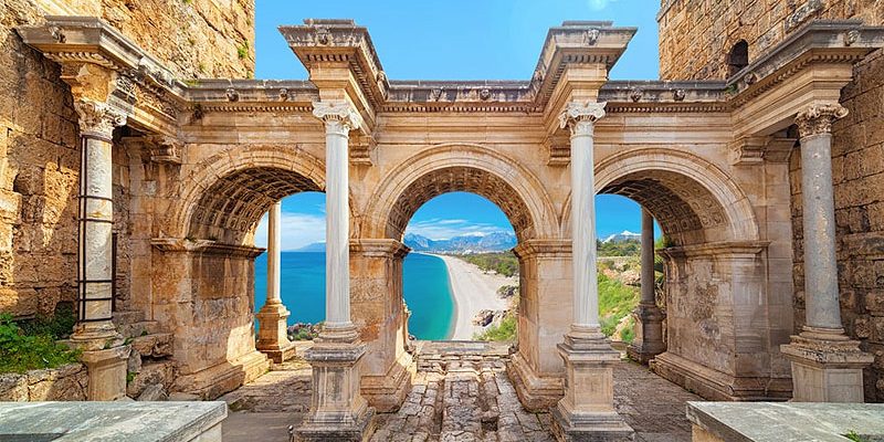 hadrianus-kapisi-antalya Hadrianus Kapısı Antalya